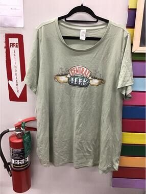 Womens short sleeve tshirt central perk 3X friends new from target
